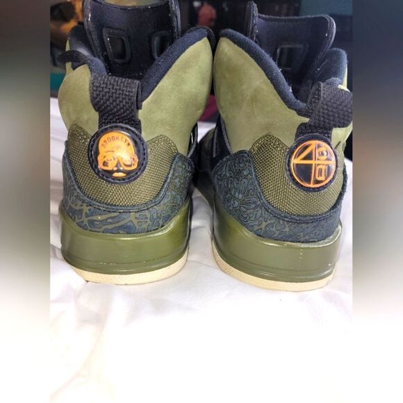 Jordan Spizike, Men\'s sz 8, Olive Green. main image 5